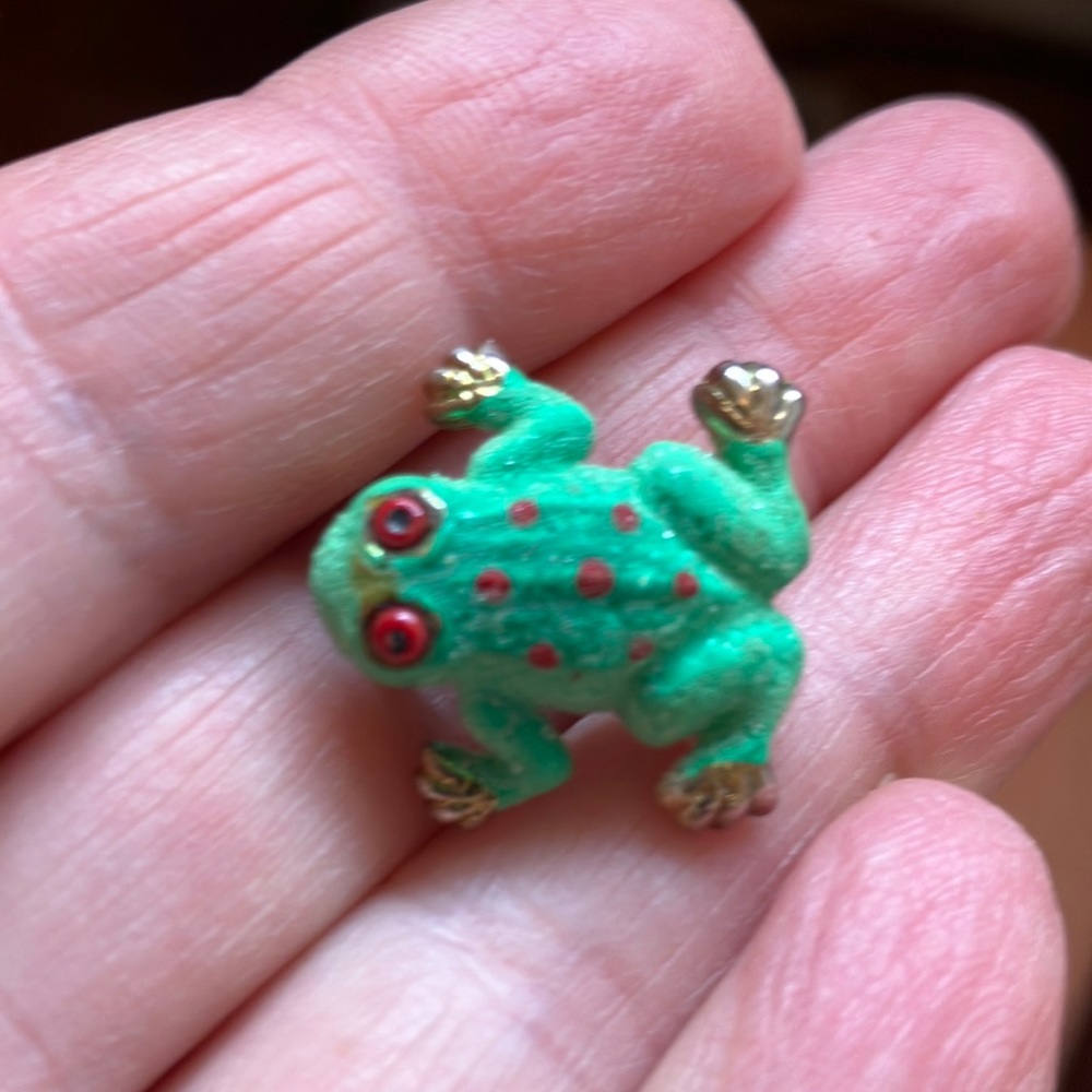 Vintage Green Enamel & Gold-tone Frog Brooch